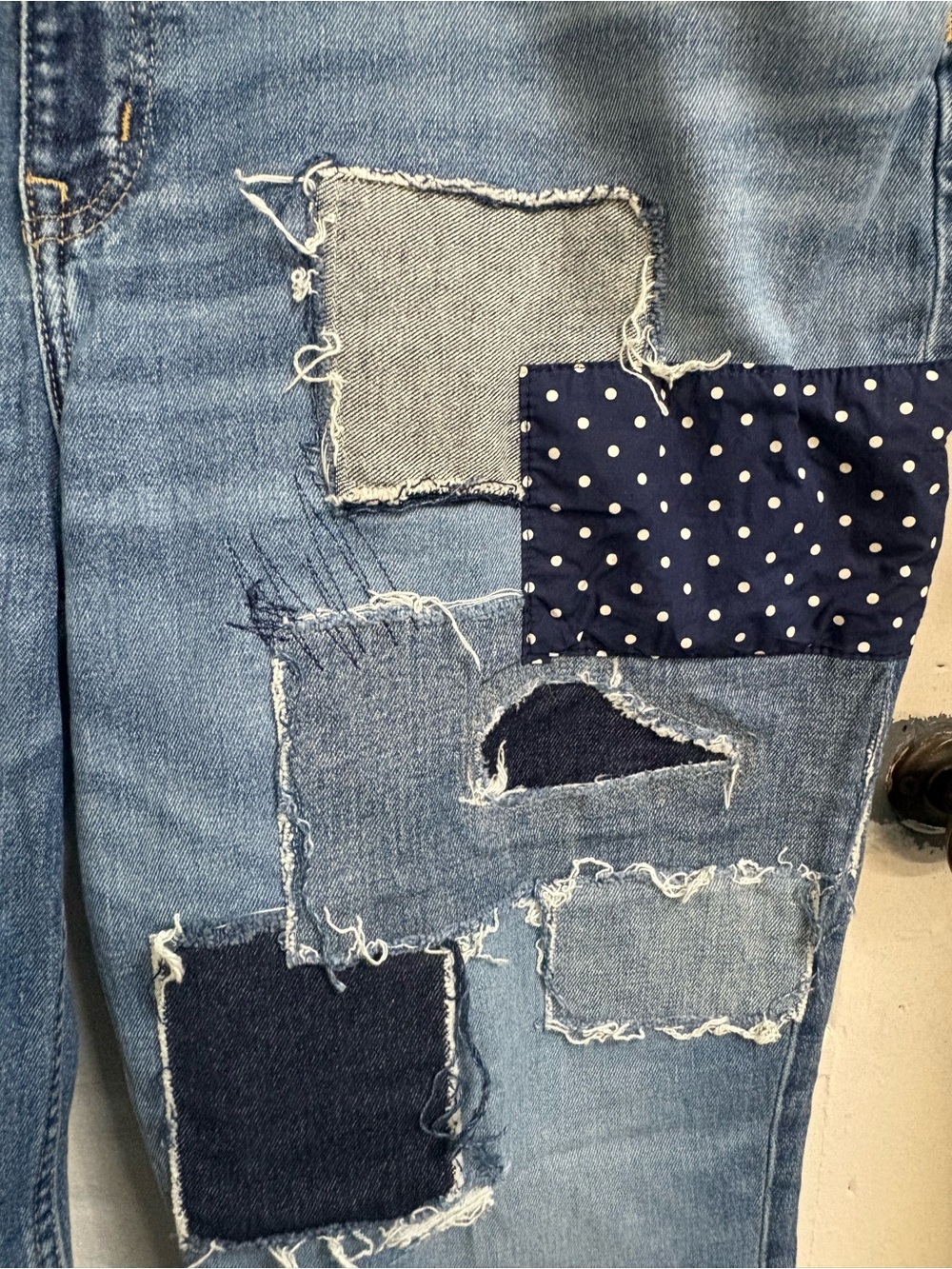 Lauren Ralph Lauren Cropped Patched Blue Jeans - Picture 2 of 6